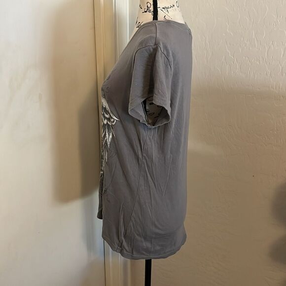 Y2K Gray Heart Wings Graphic Shirt 2000’s - Picture 2 of 7